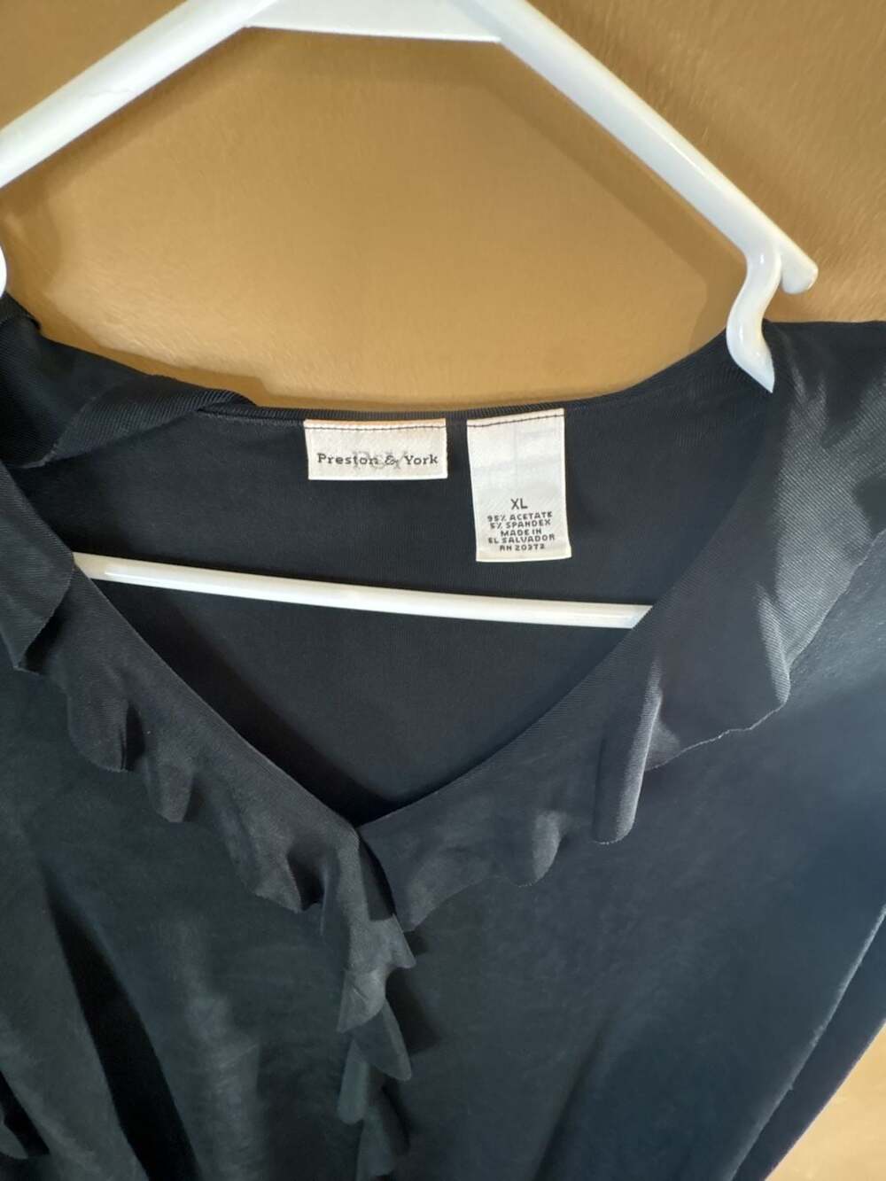 HC1045. Preston & York Black Ruffled V-Neck Long Sleeve Top XL
